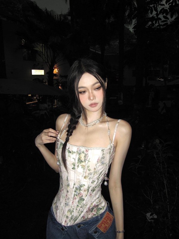 配资论坛官网登录入口 雨中。